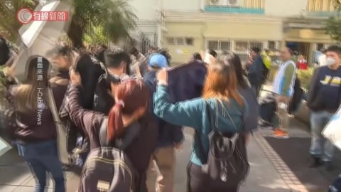 宏福苑大火認屍間排逾百人 家屬怒批現場混亂太荒謬