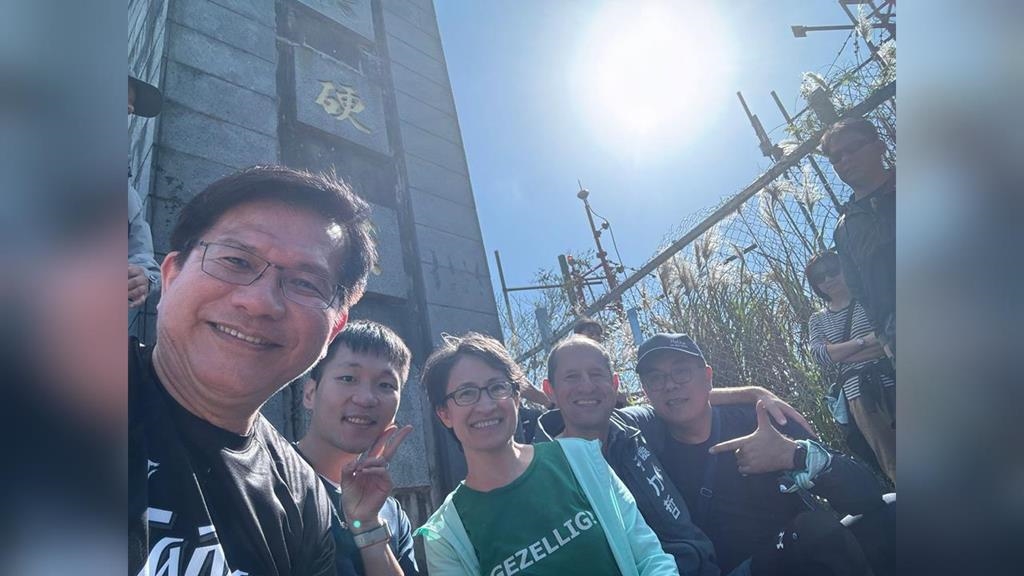 陪蕭美琴、歐洲使節登硬漢嶺　林佳龍笑回：明天應該會「牚腿」