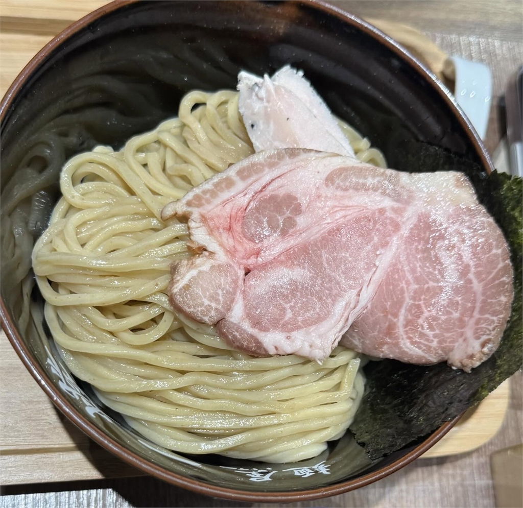 連鎖拉麵店驚傳「叉燒沒熟端上桌」嚇壞5200人以為是剛宰！店家曝驚人真相