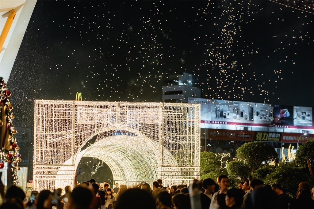 快新聞／高雄耶誕生活節登場！中央公園點亮永恆星冠　金曲級卡司連唱5天