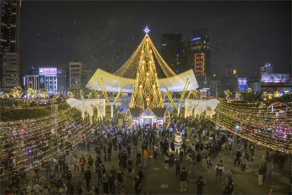 快新聞／高雄耶誕生活節登場！中央公園點亮永恆星冠　金曲級卡司連唱5天