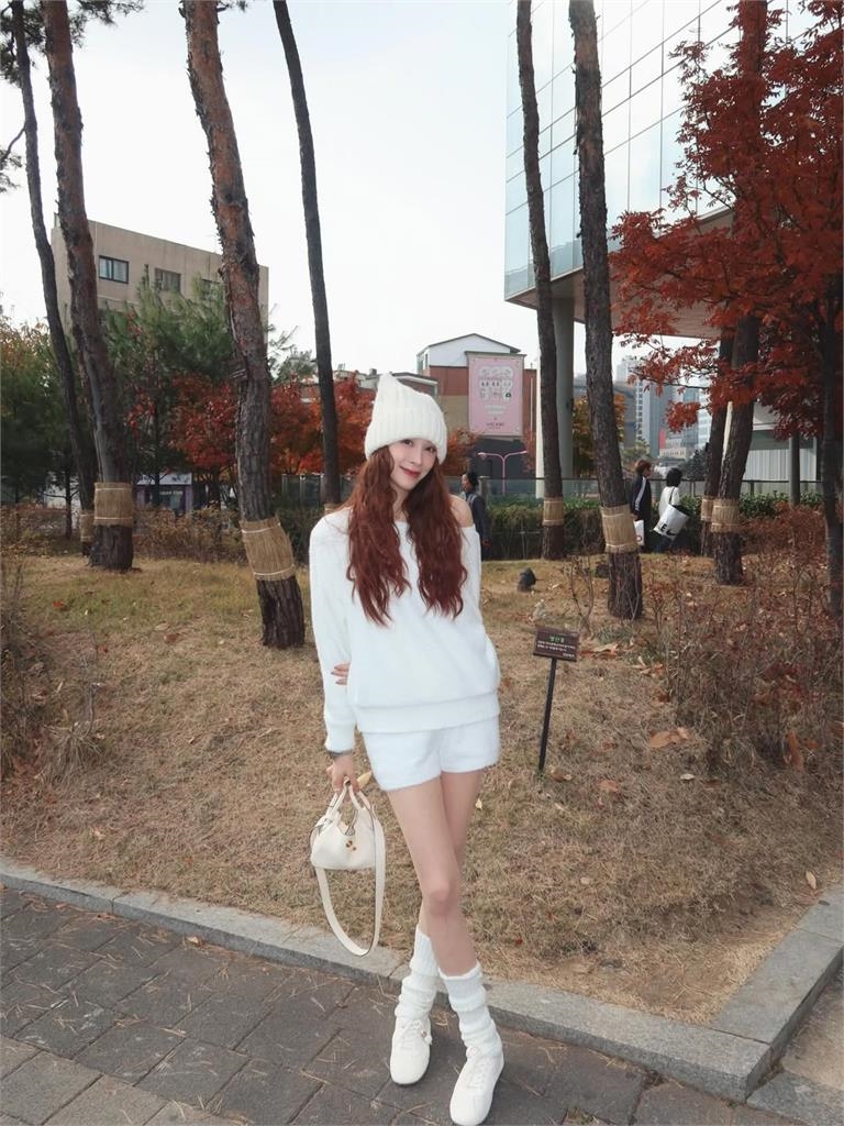 歐陽妮妮飛韓當「純白天使」留尪獨自在家!甜喊「這4字」吸5500人朝聖