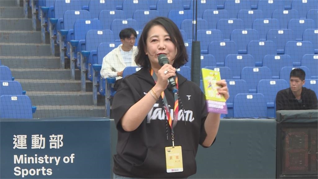 快新聞/熱愛棒球不分性別!蕭美琴盼台灣女棒開花 辜仲諒也力挺:洲際棒球場隨時用