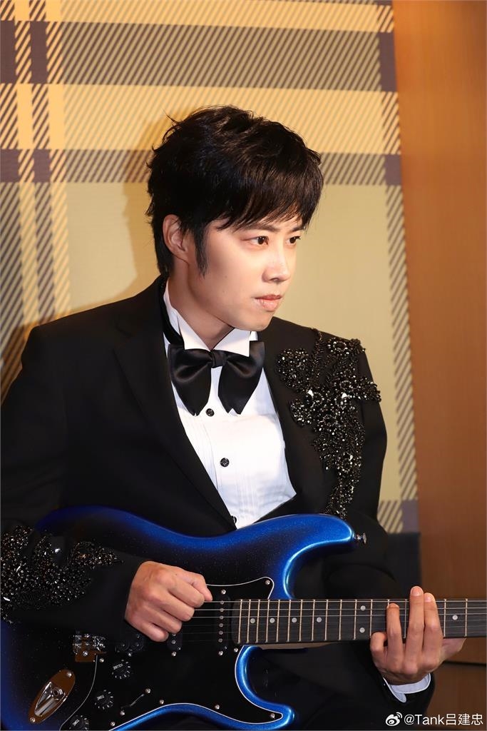 TANK「換上中國心肝」憔悴現身演唱會！眼下發黑「無濾鏡真面目」粉嚇壞