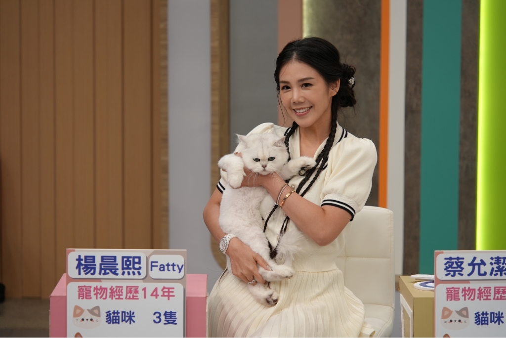 (影)／楊晨熙抱怨法鬥屁太臭 惹惱毛孩現場搞破壞？