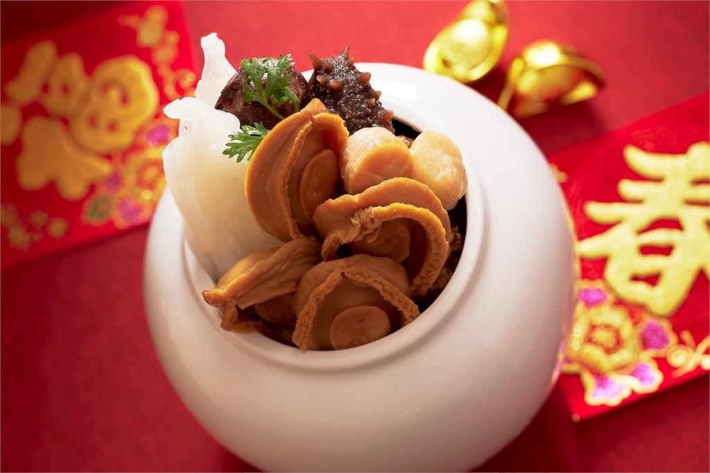 凱華樓推出2026年「開運年菜外帶」:迎接馬年,輕鬆升級家宴!