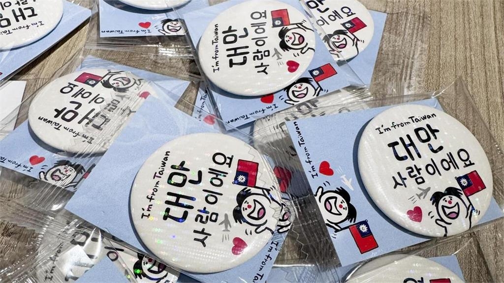 中客亂象惹怒日韓!中國人護照外層「套台灣護照套偽裝」網搖頭:直接辱華