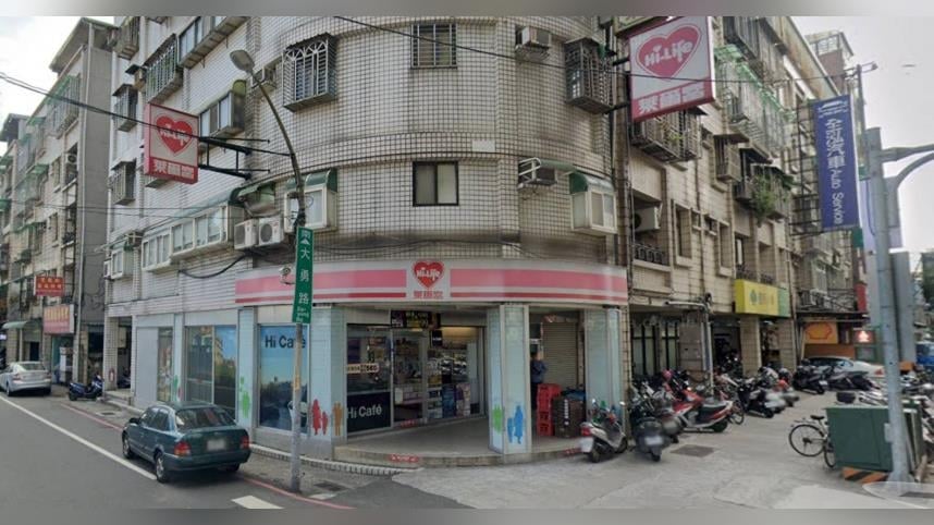 萊爾富員工新名牌改成綽號　掀諧音梗大亂鬥「黃光臨」被笑翻