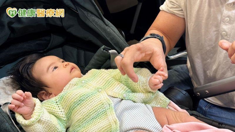 新手爸天生僅有三根手指！北醫阻斷「罕病遺傳基因」迎健康新生兒