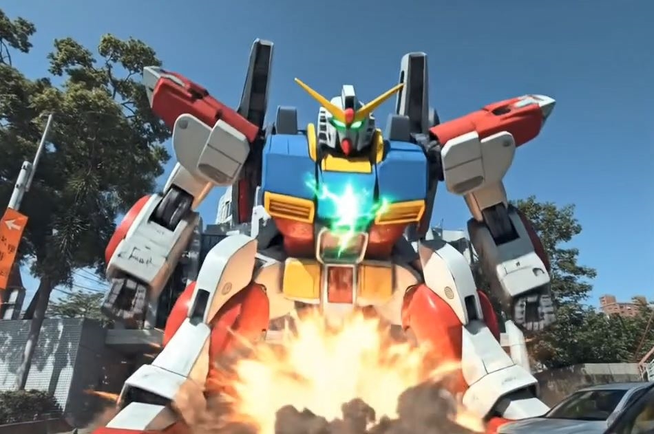 活動中心變身「鋼彈」! 國小鋼彈外牆造型搭上AI影片再翻紅