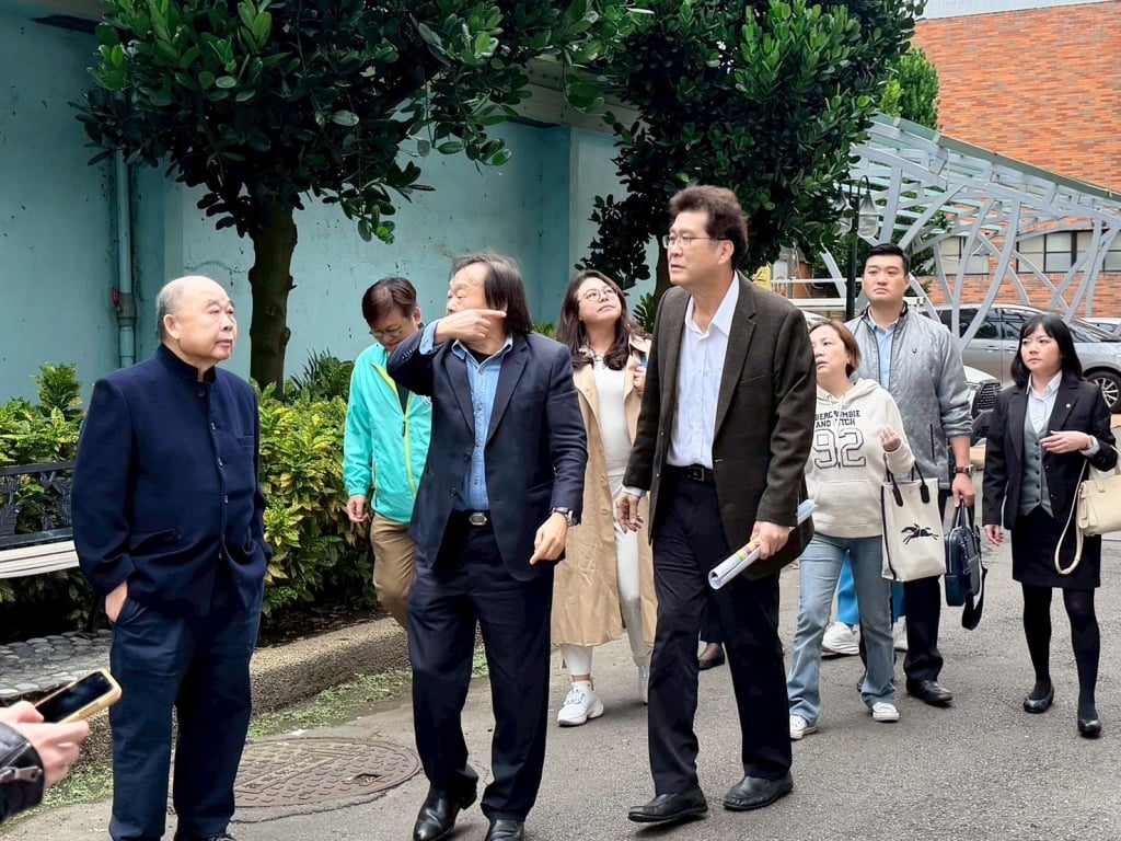 王世堅進校園引暴動！學生揪合唱「沒出息」 人氣直逼網紅