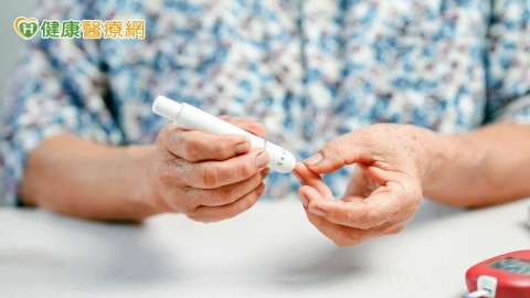 糖友「手抖、冒冷汗」竟是低血糖發作　醫建議15/15法則救急