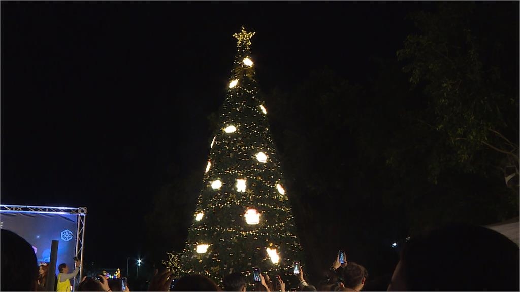 2025苗栗耶誕城點燈 竹南公園指定「浪漫飄雪」至明年1/4