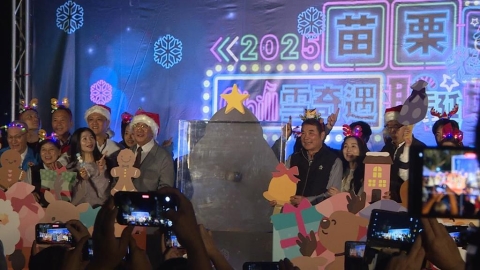 2025苗栗耶誕城點燈 竹南公園指定「浪漫飄雪」至明年1/4