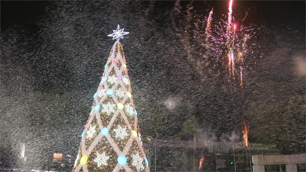 台南大遠百耶誕公益點燈　邀偏鄉學童同樂　帶動購物節買氣