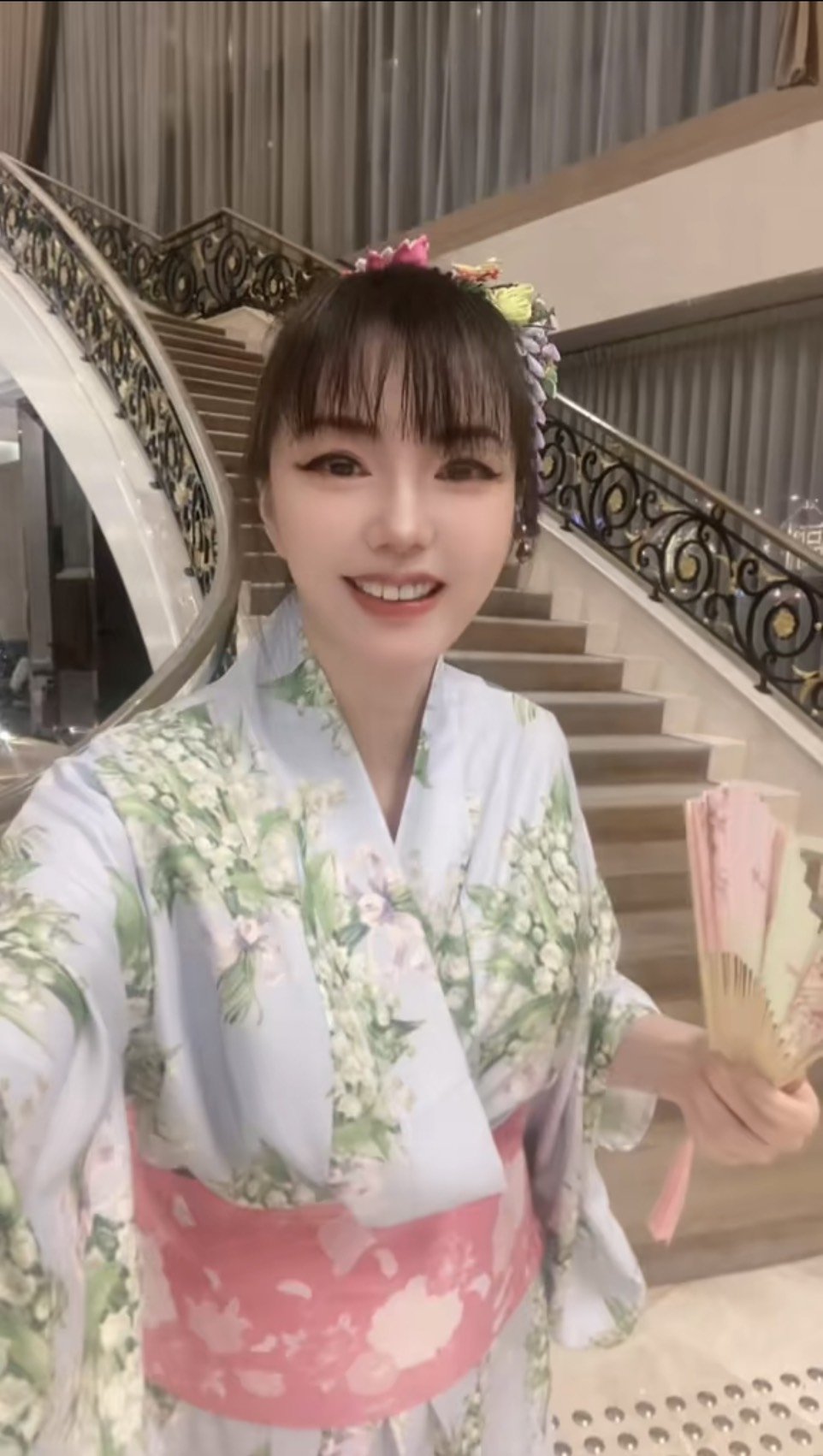 演員成功轉型直播主！女星昔「拿花束當麥克風」成爆笑代表作  新計畫助花蓮重振觀光