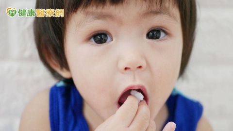 1歲嬰吃芭樂「卡氣管」險喪命!釀吸入性肺炎進ICU 幼兒進食留意3點