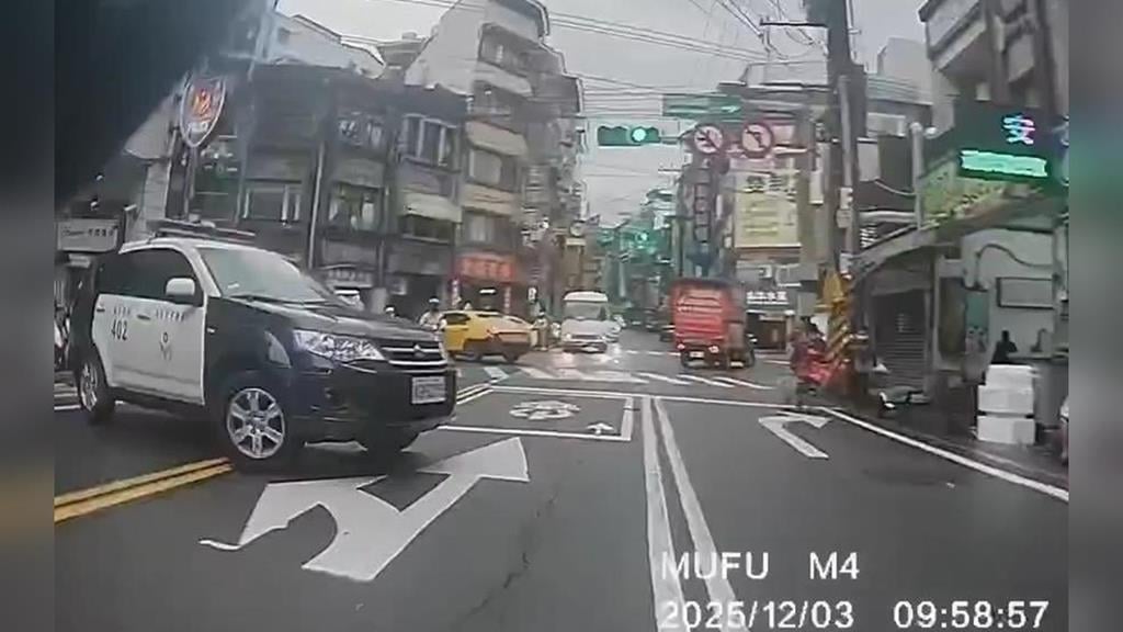 基隆警車"無鳴笛突大迴轉" 用路人嚇到冒冷汗