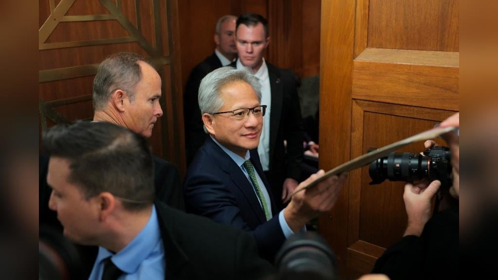 川普稱黃仁勳明白晶片出口管制立場　美國國會否決對中限制提案