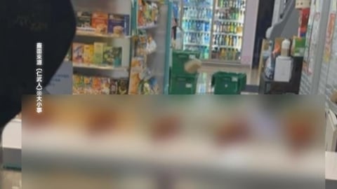 丟包裹紓壓？超商店員狂丟包裹　民眾：上班壓力大
