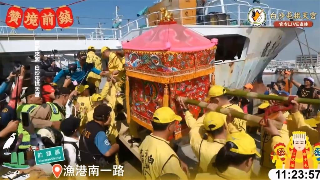 粉紅超跑白沙屯媽祖高雄遶境　信徒擠爆現場　等待鑽轎底