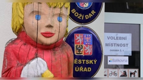 捷克最高「耶誕郵局」驚喜收台灣來信　女童讚自己捐出長髮