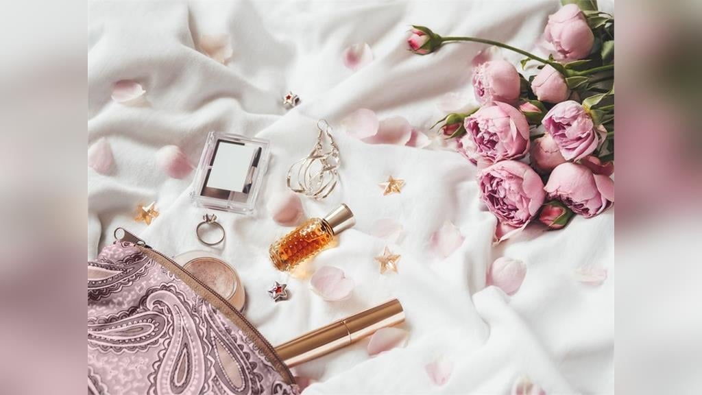 暖感花香調為何在冬季特別動人？特色、用法、推薦香水一次講給妳聽