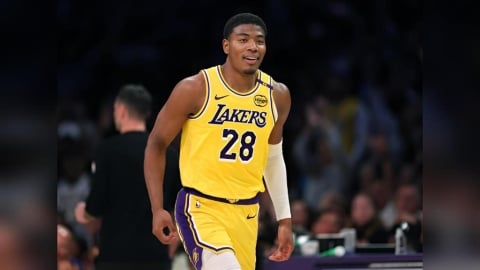 NBA(影)／湖人八村壘「三分絕殺」全隊嗨翻慶祝！暴龍主場慘變圖書館全場鴉雀無聲