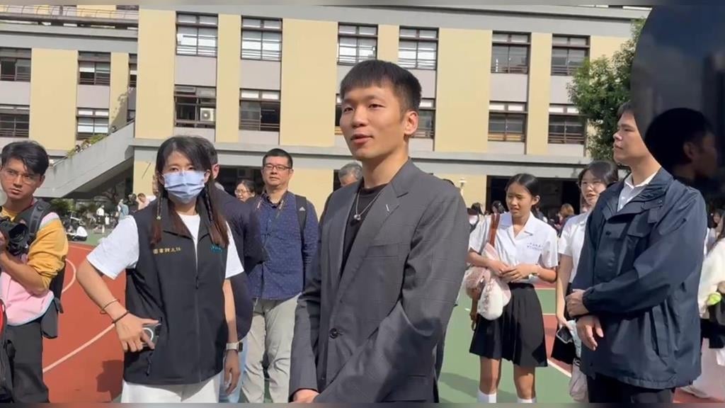 每天晨跑經過！李洋出席中山女高校慶　喊歡迎學生和他一起參與