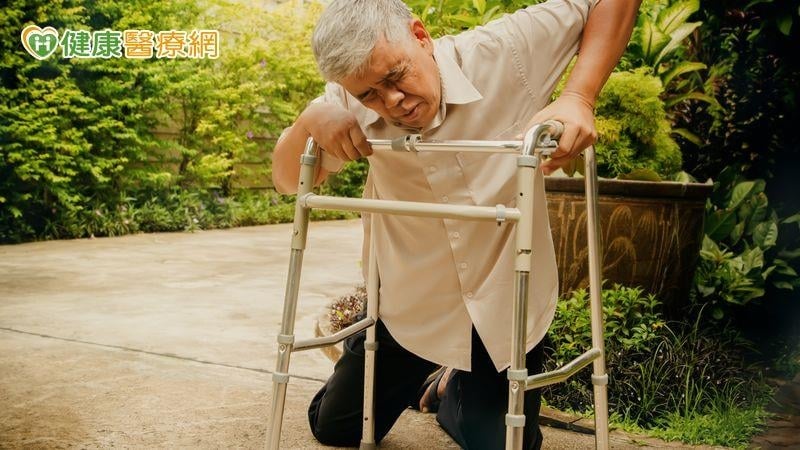 老翁膝關節疼痛腫脹難行　竟是結核菌惹的禍