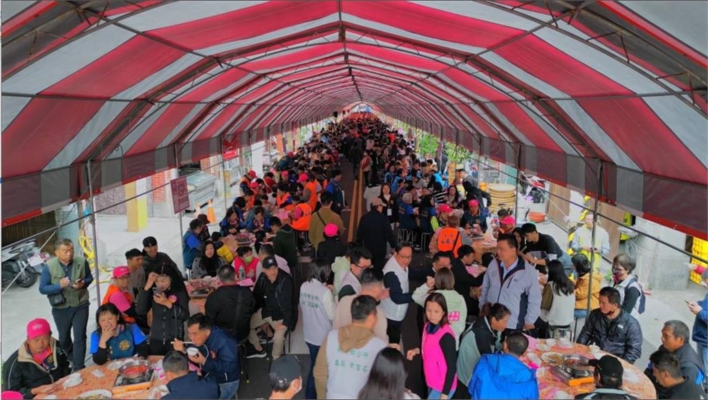 中部最大盛事「謝平安家年華」登場 啦啦隊女神「李多慧」陪你做刈包、迎歲末