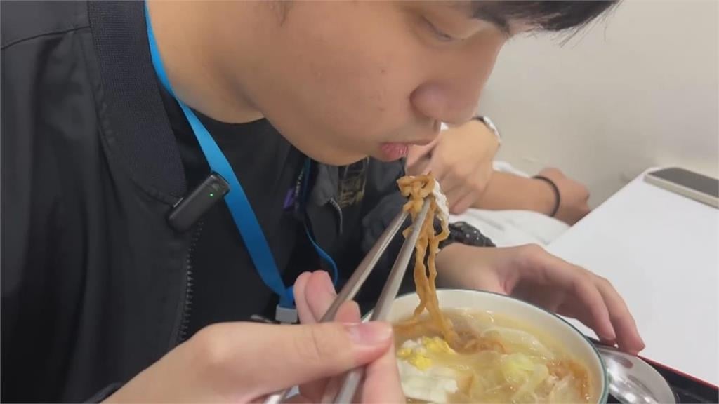 吃東西「常嗆到」以為是胃食道逆流!檢查發現已罹「肺癌第3期+轉移淋巴」…