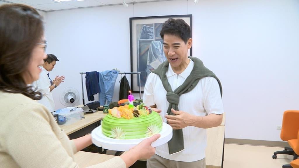 迎62歲生日驚喜慶生　翁家明：希望能接更多好作品