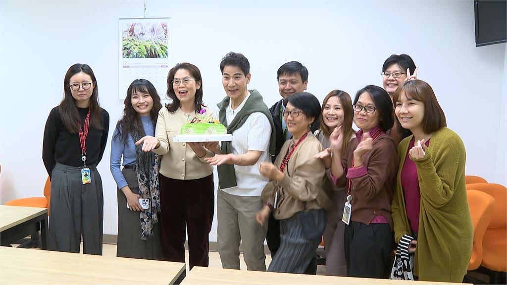 迎62歲生日驚喜慶生　翁家明：希望能接更多好作品