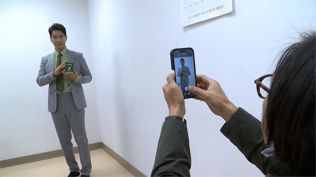 迎62歲生日驚喜慶生　翁家明：希望能接更多好作品