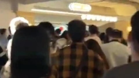 670元買影城F1轉播進場沒畫面 民眾呆坐影廳"手機觀賽"