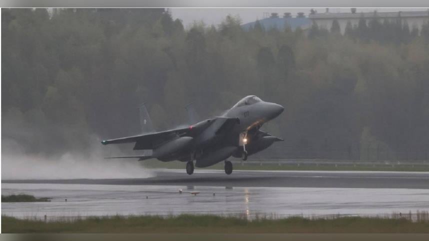 中國殲-15「雷達瞄準」日本F-15！解放軍：日戰機抵近干擾航母艦載機訓練