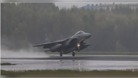 中國殲-15「雷達瞄準」日本F-15!解放軍:日戰機抵近干擾航母艦載機訓練