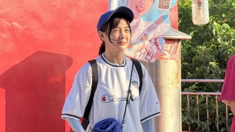 騎車雙載籃籃「卡最斜陡坡」急跳車! 驚險一幕全錄下嚇喊:太危險