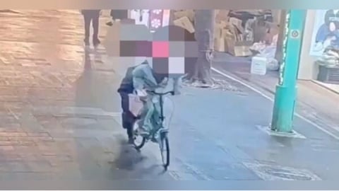 身障者擺攤賣彩券遭無業男搶46張刮刮樂　下一秒路人合力將他制伏