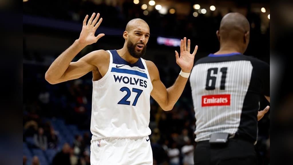 NBA(影)／打人啦！狗貝「霸王肘」擊落對手　領2級惡犯遭驅逐出場