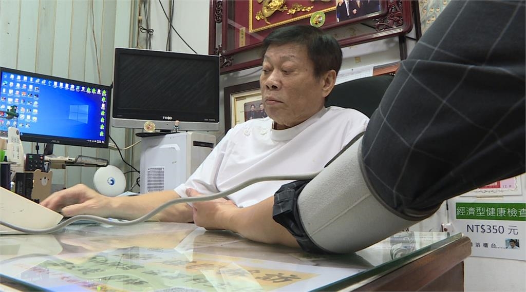 法醫高大成診所出現「一星負評」　直率辣嗆8個字