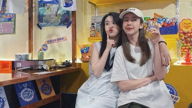 陳天仁（右）、邱偲琹曾經是好姐妹。（圖／翻攝自邱偲琹IG）