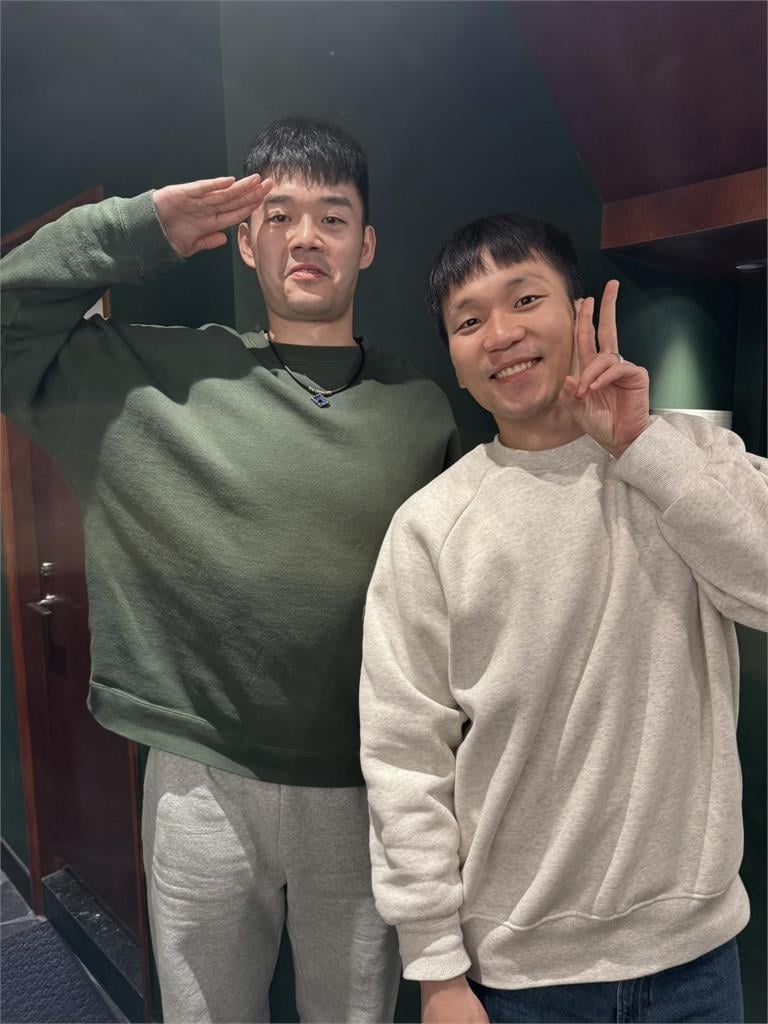 王齊麟和高官吃飯嗨喊:輕鬆自在!合照曝光竟是「麟洋配」金牌搭檔