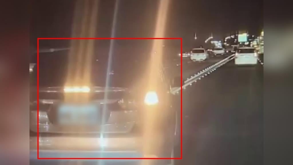 【有片】扯！國1五楊高架小客車「卡在路中」硬切車道 最高可罰3萬6