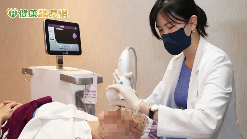 46歲熟女「臉部鬆弛、法令紋深」疲態藏不住 醫揭「緊緻不僵硬」秘訣