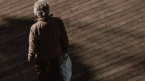 超高齡社會「失智症家庭」壓力重!醫籲:及時就醫「早用藥」為記憶留空間