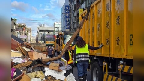 清潔隊員撿32元電鍋被判刑 他開回收車撿廢棄辦公椅「一二審全無罪」