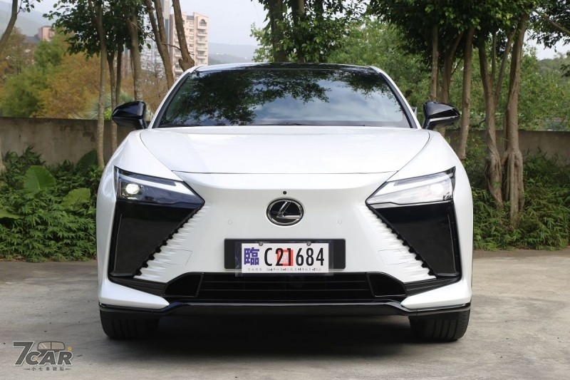 性能大爆發，導入線控轉向！　小改款 Lexus RZ 550e F SPORT  試駕
