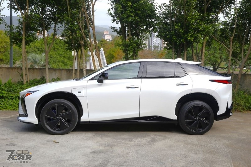 性能大爆發，導入線控轉向！　小改款 Lexus RZ 550e F SPORT  試駕